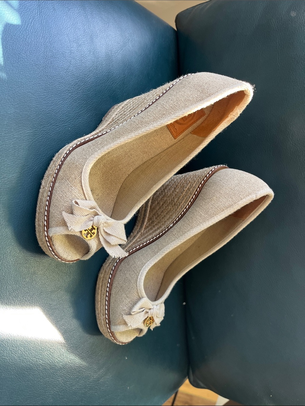 Tory Burch Size 7.5 Natural Beige Espadrille Wedges with Bow and Logo Charm